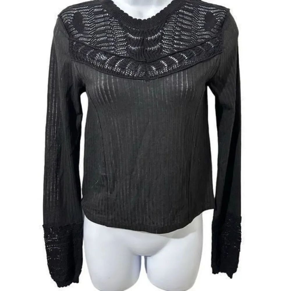 Free people, extra long sleeve, light sweater, pull over size XS. A534